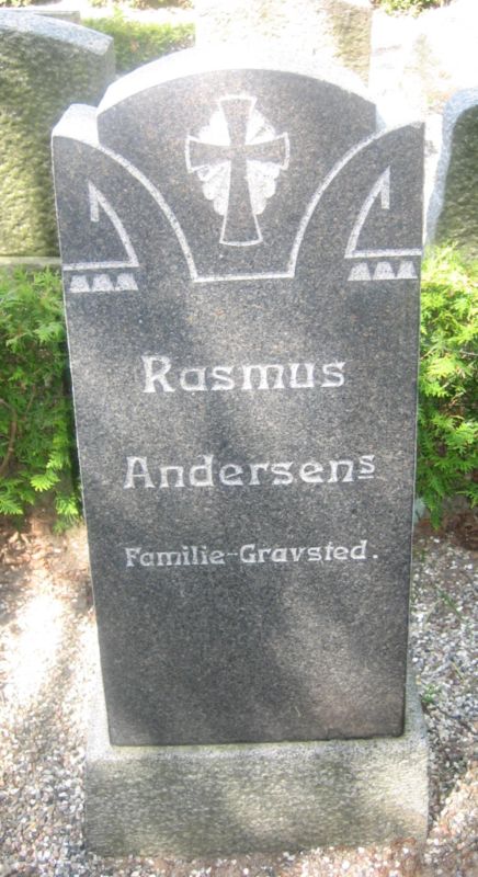Rasmus Andersen's familiegravsted.jpg